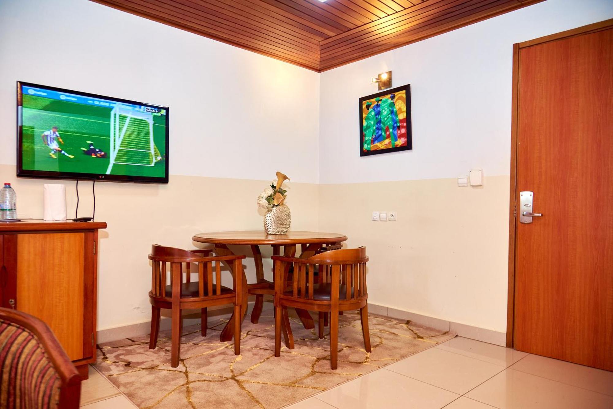 Congress Hotel Yaoundé エクステリア 写真